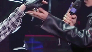 Bo Jun Yi Xiao丨Acting like a spoiled child~Tempting and seducing~Tell me, what else do you have? We 