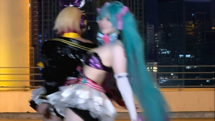 See 33s for the reason why the wig is messy