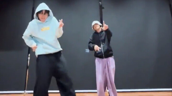 [BTS] 230307 J-HOPE & V's "On The Street" Challenge, Personally Designed by Taehyung