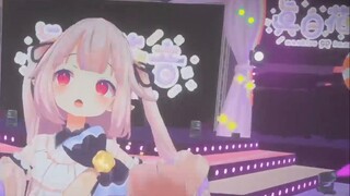 Lolita Jepang bernyanyi, menari, dan nge-rap secara langsung!