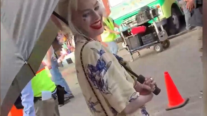 Little girl meets her idol Harley Quinn on set!