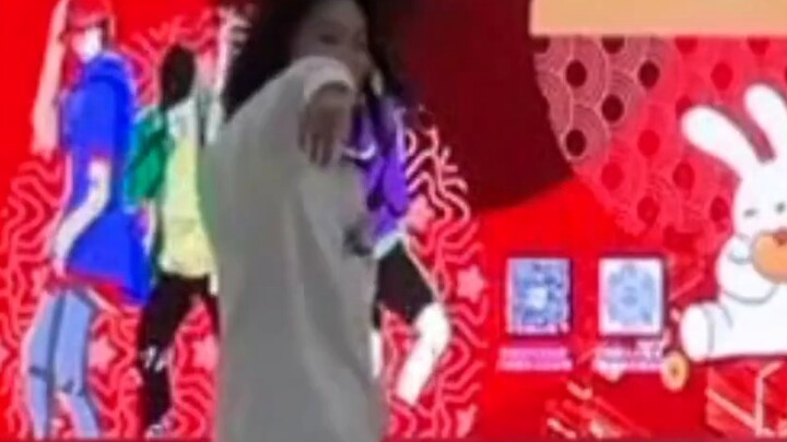 [Random Dance] Seorang penggemar menjadi gila saat menari