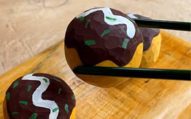 Ukiran kayu berbentuk takoyaki