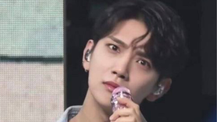 Ketika Hong Jisoo login dari jarak jauh…