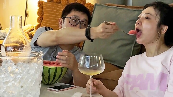 Meninggalkan anak dan menikmati kehidupan berdua dengan suami berusia 42 tahun! Untung saja putri ka