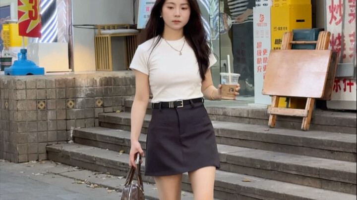 เมื่อการแต่งตัวโชว์ขาในช่วงต้นฤดูร้อนกลับมาสู่ชีวิตจริง (มุมมองของคนเดินถนน)