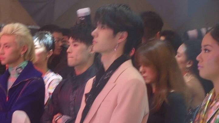 【وانغ يبو】لو طلبنا من المدرب وانغ أن يرقص أغنية YES!OK! الرئيسية لبرنامج "青2"... فقط إذا رقصت بقوة ك