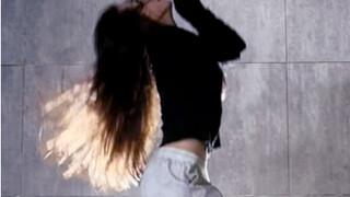"Only One" - Boa, I really like this choreography, it has a beautiful sense of fate~