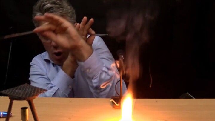 A chemistry teacher’s cute and unconventional teaching style: demonstrating experiments by dropping 