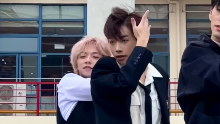 ชุดทางการ ฟู่หลัว กลับมาเฉพาะกิจที่รักฮั่ว