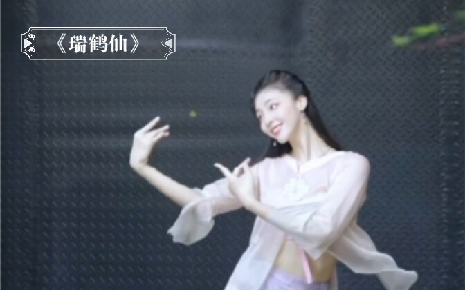 Flowers are blooming, the wind is blowing, and mist shrouds everything.