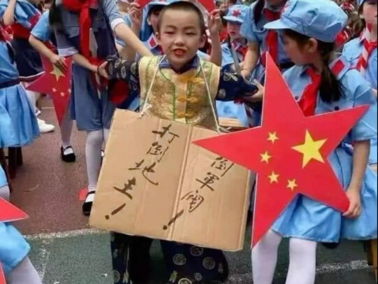 Làm bọn trẻ sợ đến phát khóc (các bạn nhỏ diễn giỏi quá!)