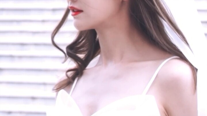 She’s so divisive!! Sometimes I think she’s ugly!!! Other times, the more I look, the more beautiful