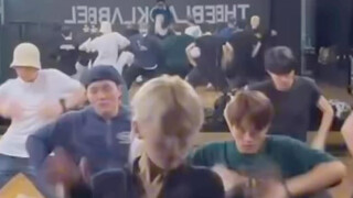 SOMI 2023 MAMA Fast Forward intro dance practice room cut