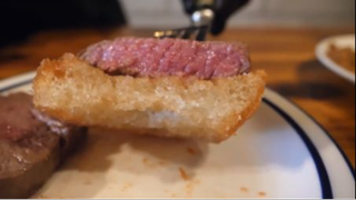 "Luộc" steak trong bơ 300 độ ~ Nhìn vừa đã mắt vừa thèm