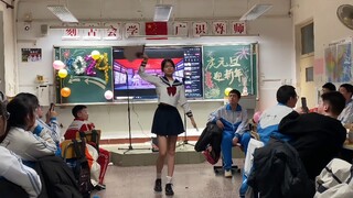 高中生跳寄明月扇子舞