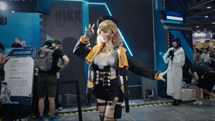 How different are the same dance performance on stage and in a livestream?