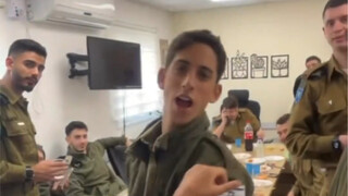 عندما يُدخلك والداك إلى الجيش