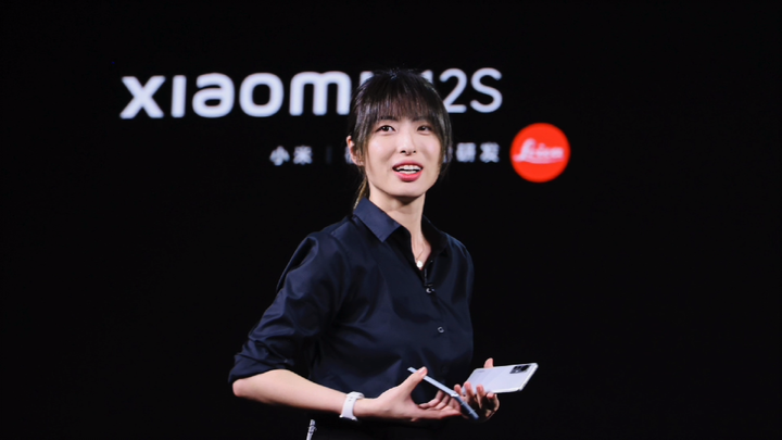 Hello everyone, I'm Lao Wei, the product manager of Xiaomi phones. Today, I've joined Bilibili! Welc