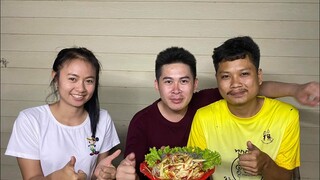 ตำกุ้งสดแซ่บหลายครับ