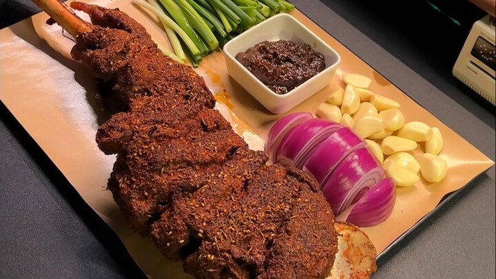 Tối nay ăn đêm: đùi cừu nướng + cua xanh, chỉ ăn đơn giản thôi