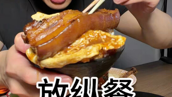 Các bạn cứ ăn ngon đi, tôi thì giảm cân trước đã.