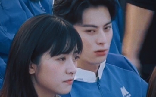 In front of her, he seemed to have returned to five years ago||Diyue Department