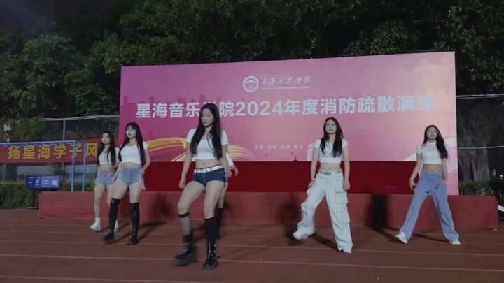 【Akademi Musik Xinghai】Para kakak tingkat pada acara parade latihan militer benar‑benar cantik sekal