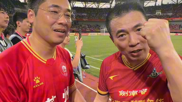 How do the two renowned commentators Han Qiusheng and Huang Jianxiang view the Scottish Premiership?