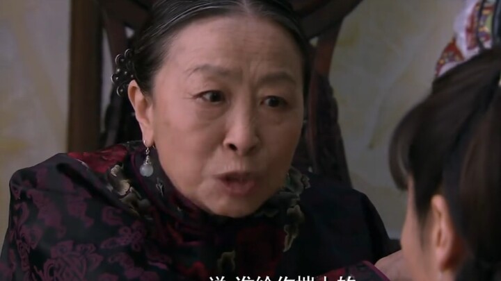 Bà lão biết được đứa con trong bụng của nàng hầu là của con trai mình thì vui mừng khôn xiết