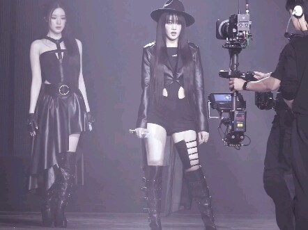 Such a cool stage for the girls—can we have more of these? #WatchTheLiveWithCandy #revenge #gidle