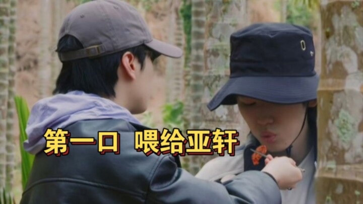 What am I supposed to do... Haoxiang really treats Yaxuan like a kid!