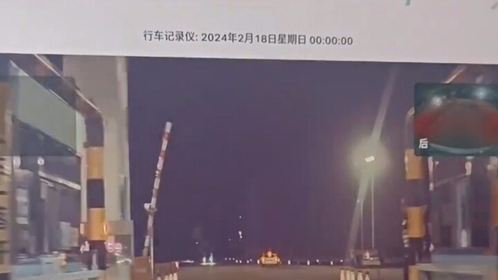 网友晒春节下高速极限操作，这波操作可以吹一整年！