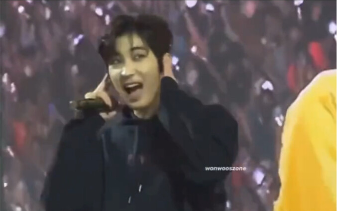 [Jeon Wonwoo] Khi tiếng hét của DK xuyên qua ống nghe, tai của chú mèo con đau nhói!