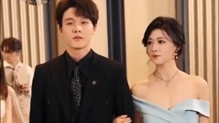 ทหารรับจ้างขั้นเทพรับงานเป็นบอดี้การ์ดใ ห้สาวดาวมหาลัย เพื่อ