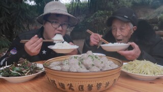 เต้าหู้ซุปหยวนซี ลูกชิ้นยืดหย่นมาก กินกับกับรากหูพับเสิร์ฟอร่อยดี