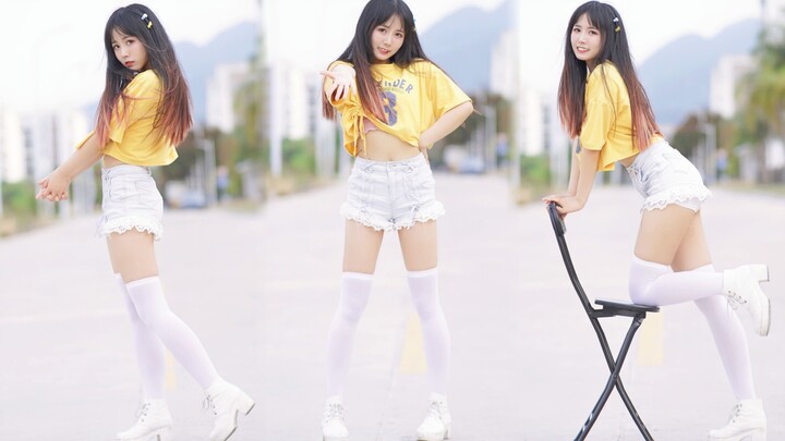 The energetic sister in the vertical screen is dancing chair dance for you~rollin~