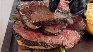 ساندويتش لحم بقري مُدخَّن من منطقة التراي تيب