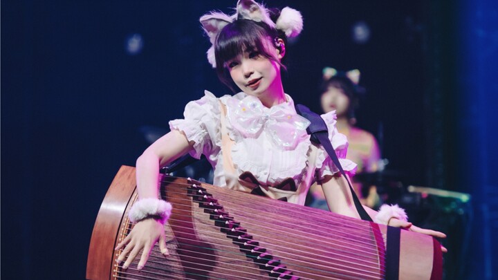 Yep, that's me doing tai chi with a guzheng on BML! ⌓‿⌓