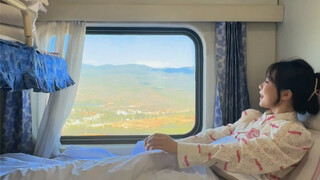 Let’s go to Dali—lying comfortably in a double-decker train’s sleeper cabin!