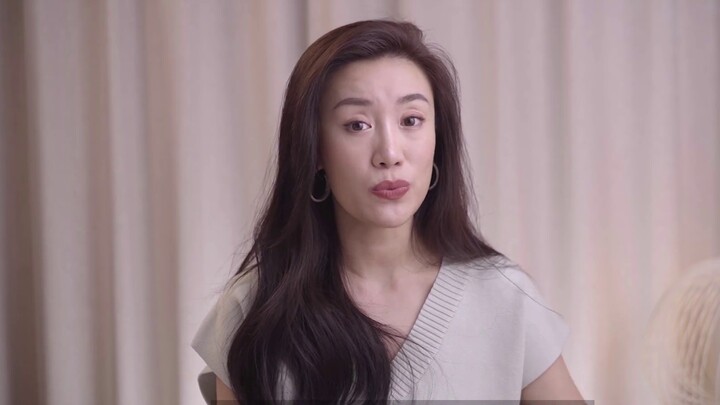 ทำอย่างไรให้ชาแนลราคาหมื่นหยวนดูเป็นสตรีทแวร์? เอมิลี่อธิบายความเข้าใจผิดเกี่ยวกับชุดสีบล็อกได้อย่าง