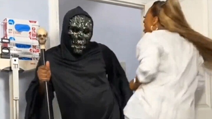 Đến cả Satan cũng phải xăm tên bạn
