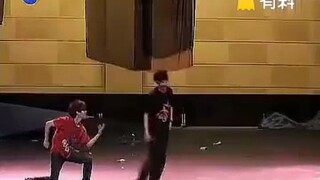 ชมรมเต้นฮิปฮอปมหาวิทยาลัยเทคโนโลยีเจ้อเจียงกับไม้จับม้า