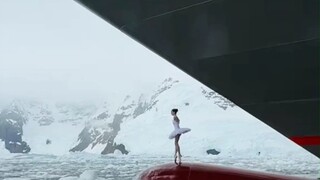 法国芭蕾舞演员Victoria Dauberville在南极洲跳舞，画面美得像AI视频，所以她还放出了幕后花絮