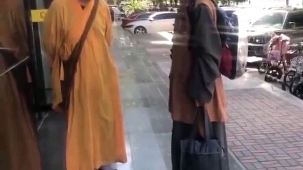 假和尚遇到真和尚，现场度化