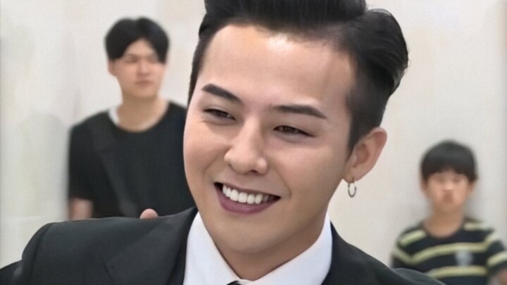 G-Dragon × Smile in an Instant