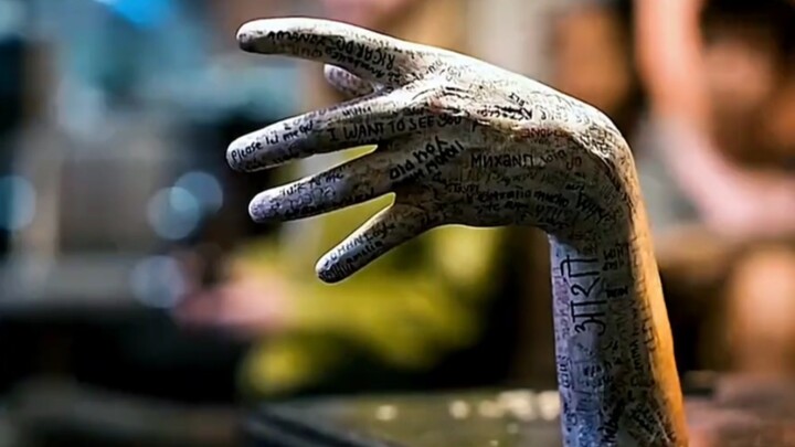 The boy shook the ghost's hand, which even ghosts dared not shake. What happened was a terrifying sc