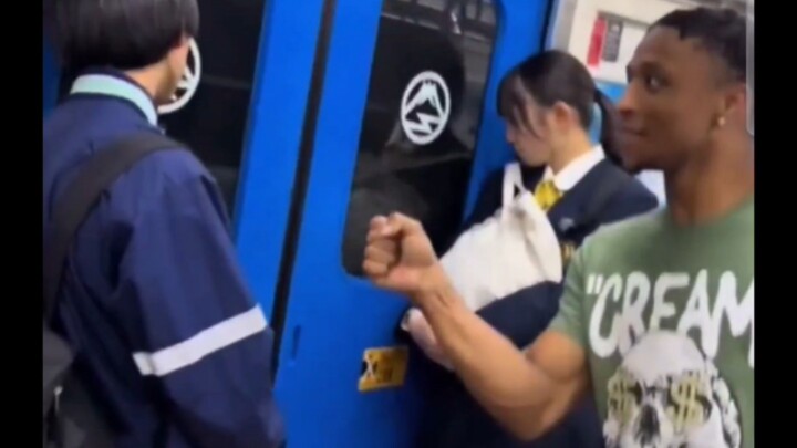 【Jepang】Kebudayaan Barat Menyerbu Dahsyat, Tak Tahu Harus Berbuat Apa dengan Para Turis Asing Ini