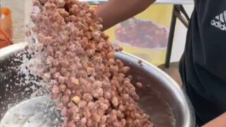 Amber peanuts at the rural fair, big brother has great arm strength!