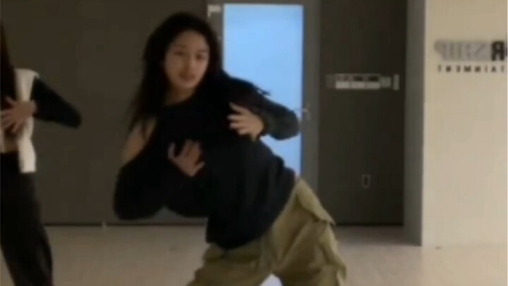 She shouldn't just be the kid dancing "After Like"... A hidden ace hampered by Starship choreography
